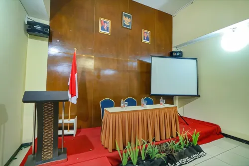 Hotel Marlin Pekalongan managed by DAFAM Espaces Affaires Photos