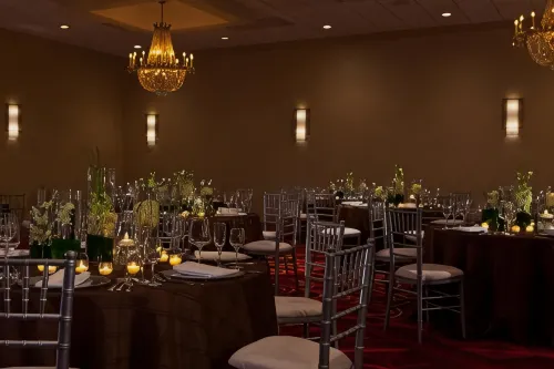 Renaissance Chicago North Shore Hotel Dining Photos