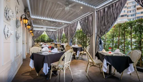 Beverly Hills Plaza Hotel & Spa Dining Photos