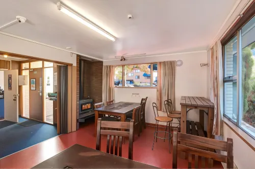 The Flaming Kiwi Backpackers Dining Photos