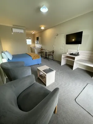 Sierra Motel and Apartments Photos