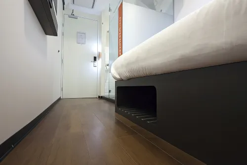 EasyHotel Amsterdam City Centre South Rooms Photos