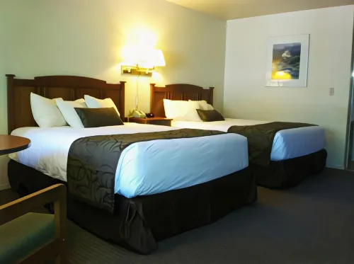 Mariposa Lodge Photos