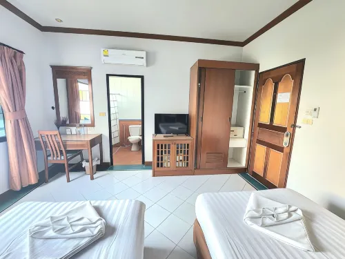 Sea Front Home Hotel - Patong Beach Kamar Photos
