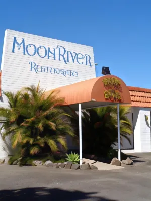 Moon River Motor Inn Exterior Photos