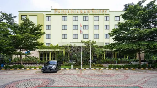 Padjadjaran Suites Resort and Convention Hotel Eksterior Photos