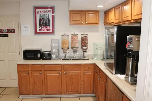 Americas Best Value Inn Tuscaloosa Restauration Photos