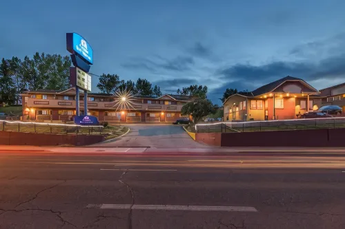 Canadas Best Value Inn Chinook Station Exterior Photos