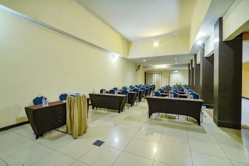 Hotel Marlin Pekalongan managed by DAFAM Espaces Affaires Photos