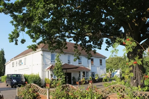 The Gatwick White House Hotel Exterior Photos