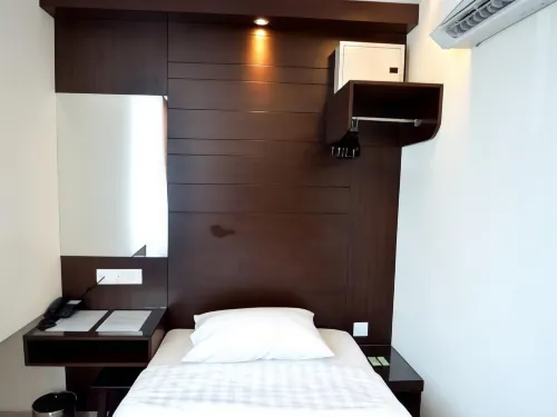 Cathay Hotel Photos