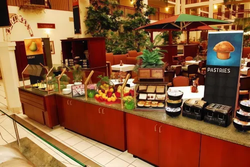 Embassy Suites by Hilton Detroit Livonia Novi تناول الطعام Photos