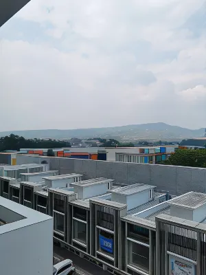 RedDoorz Apartment @ Sentul Tower Dekat Hotel Photos