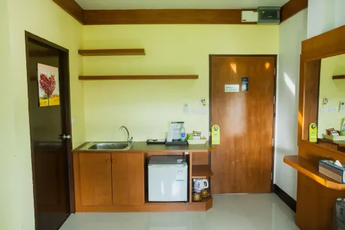 First and Frang Hotel - Koh Phangan Kamar Photos