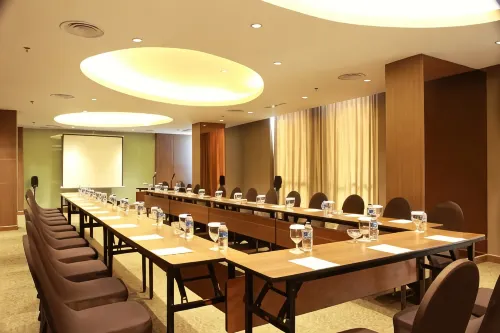 Soll Marina Hotel Serpong Fasilitas Bisnis Photos