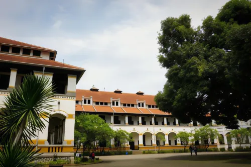 Hotel Dafam Semarang Außen Photos