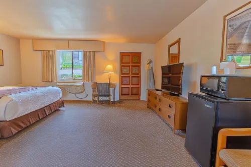 Mariposa Lodge Photos
