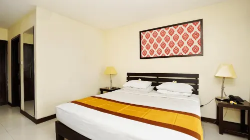 Nirmala Hotel & Convention Centre Kamar Photos