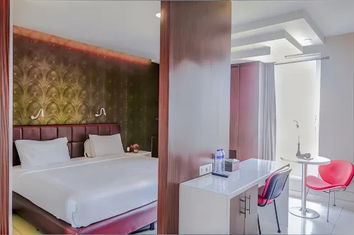 Empress Hotel Makassar City Center by Life Kamar Photos