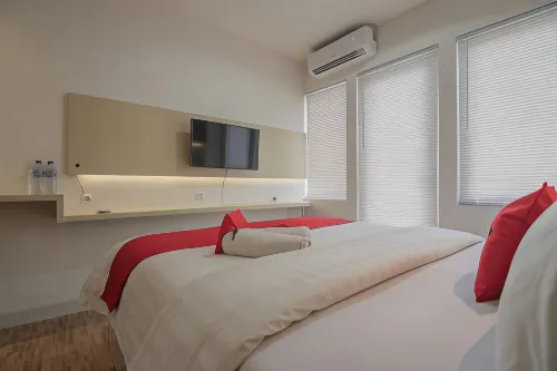 RedDoorz Apartment @ Sentul Tower Unggulan Photos