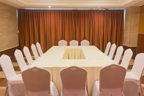 One Central Hotel & Suites Business Facilities Photos