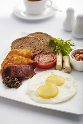 THE FACE Suites Hotel Makanan Photos
