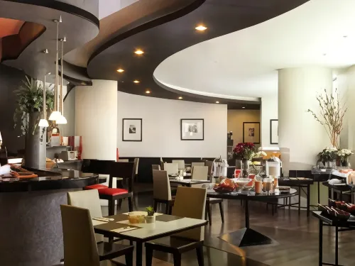 Horison Arcadia Wahid Hasyim Dining Photos