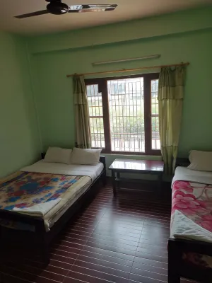 Harry Guest House & Restaurant Kamar Photos