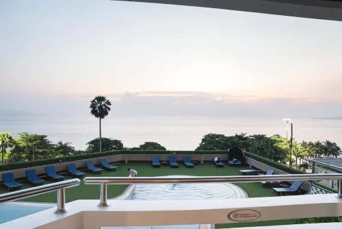 Grand Jomtien Palace Hotel Рядом с отелем Photos
