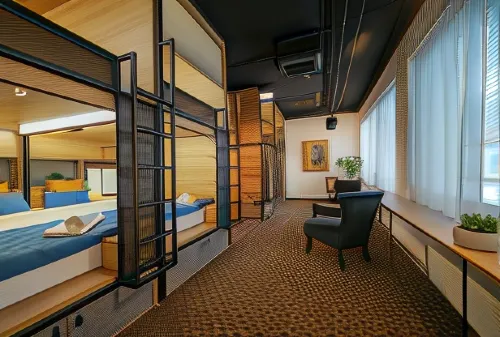 Chors Like a Hotel - Hostel Photos