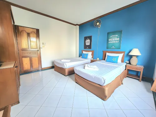 Sea Front Home Hotel - Patong Beach Kamar Photos