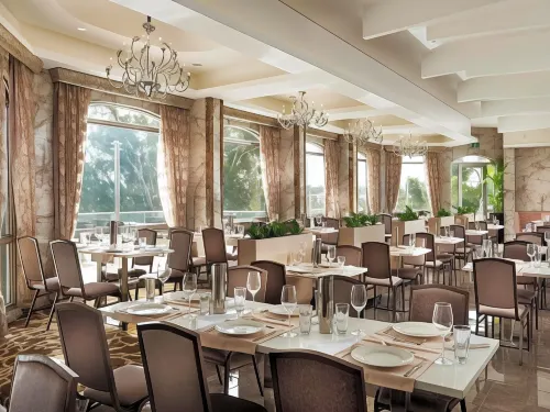 Swan River Hotel Dining Photos