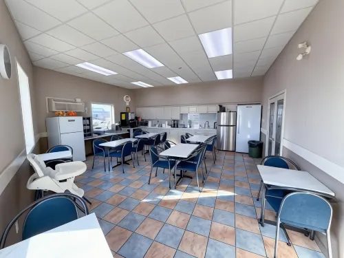 Super 8 by Wyndham Medicine Hat AB Restauration Photos