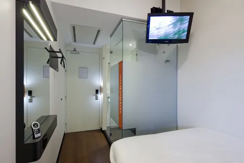 EasyHotel Amsterdam City Centre South Rooms Photos