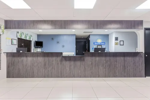 Days Inn by Wyndham Sarasota I-75 Public Areas Photos