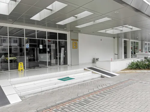 RedDoorz Apartment @ Sentul Tower Dekat Hotel Photos