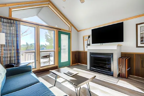 Explorer Cabins at Yellowstone Camere Photos