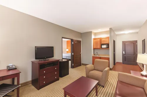 La Quinta Inn & Suites by Wyndham Houston Bush Intl Airpt E Rooms Photos
