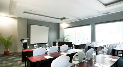 KHAS Makassar Hotel Fasilitas Bisnis Photos
