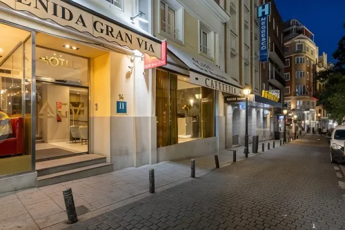 Hotel Avenida Gran Vía À proximité de l'hôtel Photos