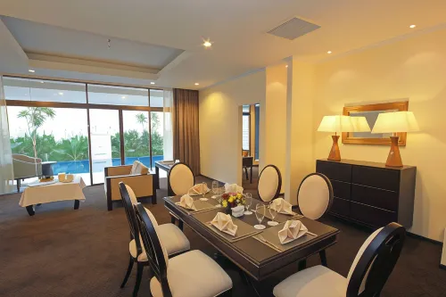 Harmoni One Convention Hotel and Service Apartments Makanan Photos