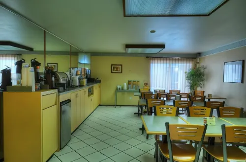 Best Western Plus Inn of Hayward Restauration Photos