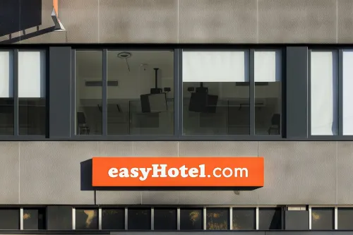 EasyHotel Amsterdam City Centre South Exterior Photos