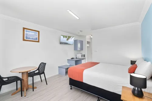 Econo Lodge Waterford Rooms Photos
