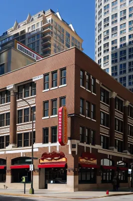 Found Hotel Chicago River North Exterior Photos