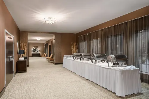 SpringHill Suites Denton Restauration Photos