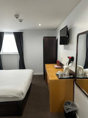 Ramada by Wyndham Oldbury Birmingham Photos