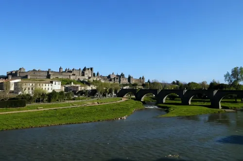 SOWELL HÔTELS Les Chevaliers À proximité de l'hôtel Photos