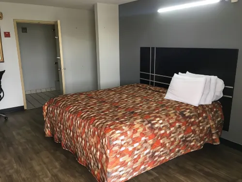 Days Inn by Wyndham Montgomery I-85 Chambres Photos