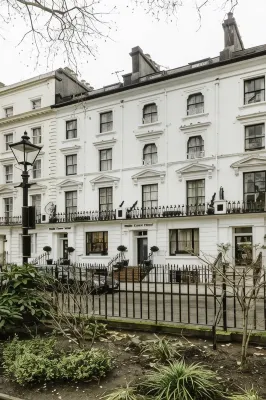 Tudor Court Hotel Exterior Photos